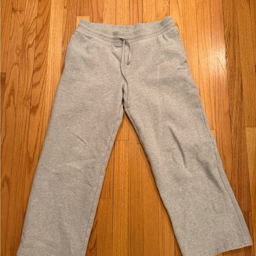 Aritzia size L Light Gray sweats, fits S-M, great condition, super comfy